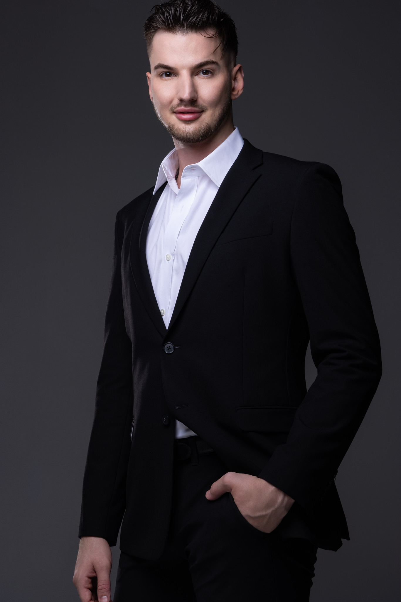 Portrait of Nolan Nuzum, Realtor with HomeSmart